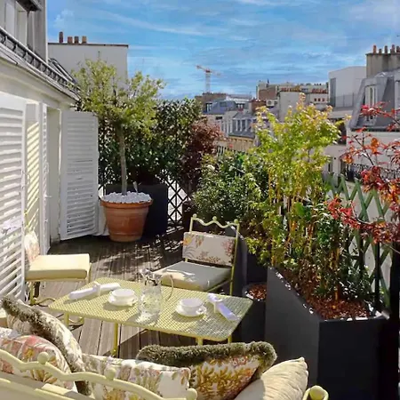Ultra Luxe Et Confort Au Coeur Des Champs-elysees Париж