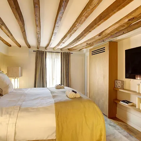 Ultra Luxe Et Confort Au Coeur Des Champs-elysees