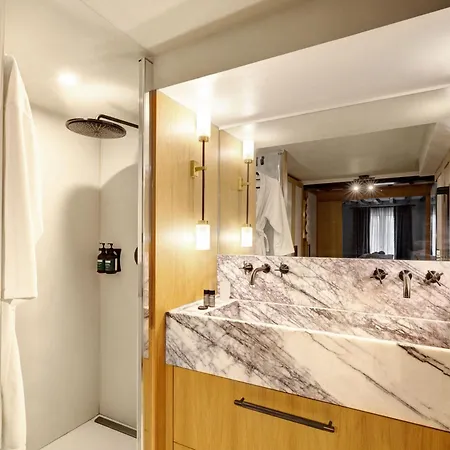 Ultra Luxe Et Confort Au Coeur Des Champs-elysees