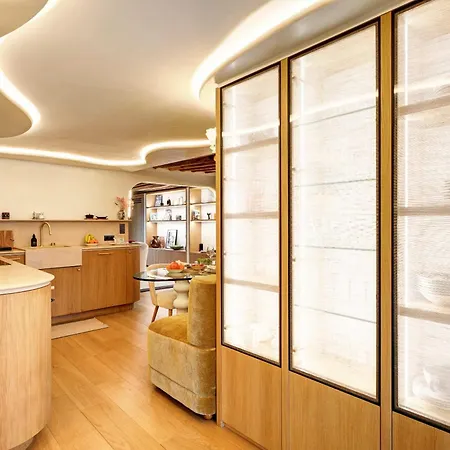 Ultra Luxe Et Confort Au Coeur Des Champs-elysees Париж